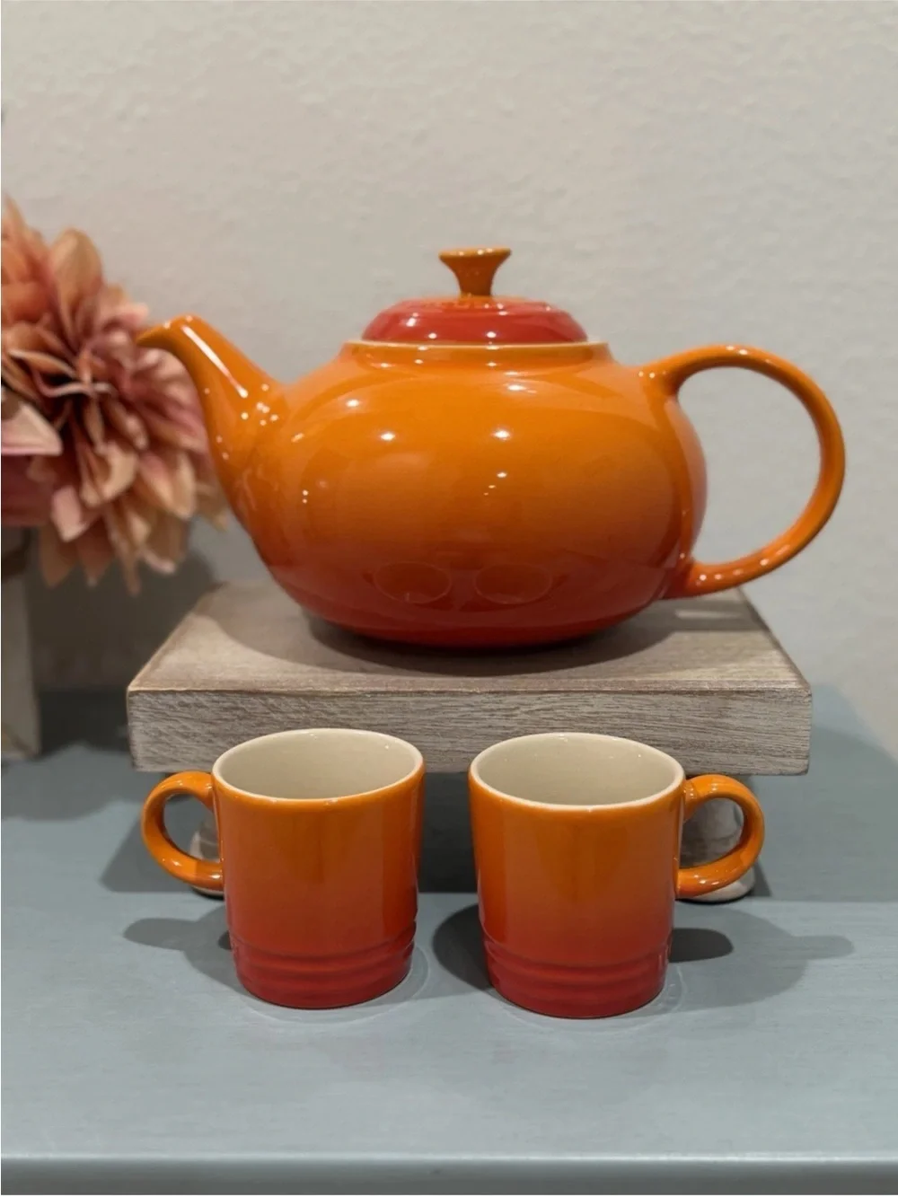 Le Creuset Flame 1.3L Classic Teapot & 2x 100ml Espresso Mugs Seconds- NEW